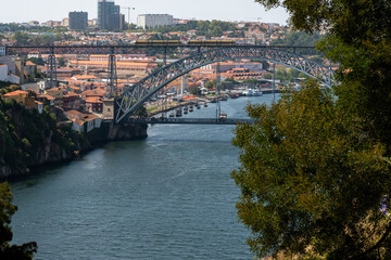 stalowy most kolejowy w Porto, Portugalia, Europa