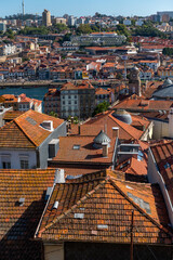pomarańczowe dachy - charakterystyczne dla surówki w Porto - obrazy, fototapety, plakaty
