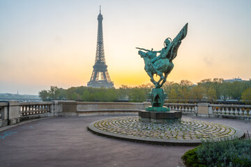 Statue France Reborn, French: La France renaissante on Bir Hakeim Bridge with Eiffel Tower on background. Paris, France