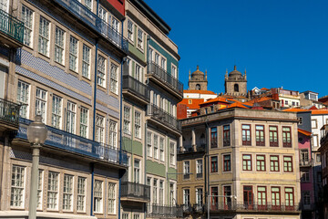 kolorowe kamienice na starym mieście w Porto, Portugalia, Europa - obrazy, fototapety, plakaty