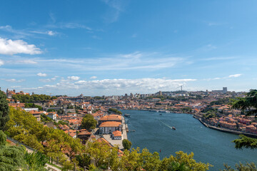 widok na dwa brzegi rzeki Douro (Duero) w Porto - obrazy, fototapety, plakaty