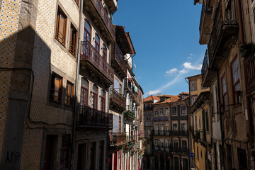 kolorowe kamienice w Porto - obrazy, fototapety, plakaty