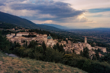 Fototapeta na wymiar Evening panorama of the magnificent Umbrian city of Assisi.