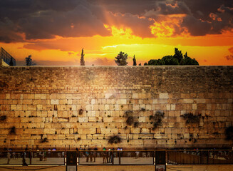Western wall in the old town of Jerusalem - 662999464