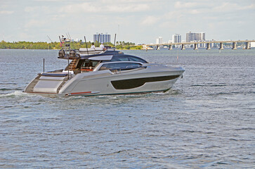 Motor yacht cruising on the Florida Intra-Coastal Waterway