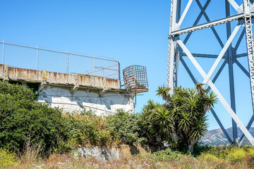 Obraz premium Run down structures on the Alcatraz Island in San Francisco, California. 