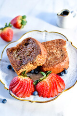 Tostadas francesas, plato tradicional con variedad de frutas 