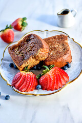 Tostadas francesas, plato tradicional con variedad de frutas 