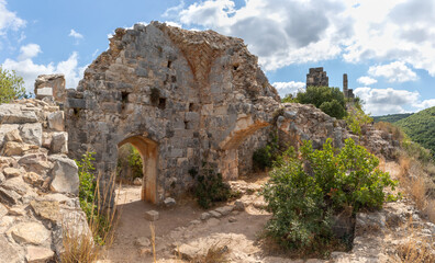 Fototapeta na wymiar The remains of courtyard in the ruins of the residence of the Grand Masters of the Teutonic Order in the ruins of the castle of the Crusader fortress located in the Upper Galilee in northern Israel