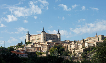 Fototapeta na wymiar View to the houses of Toledo from distance