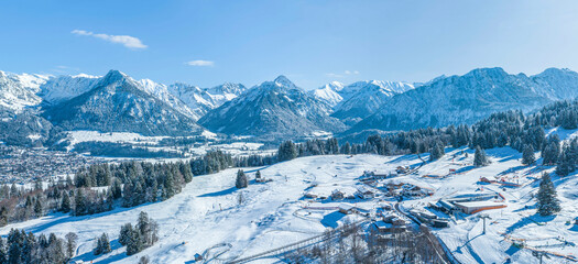 Winter in den Allgäuer Alpen bei Oberstdorf, Panoramablick über Kornau-Wanne zum Oberstdorfer...