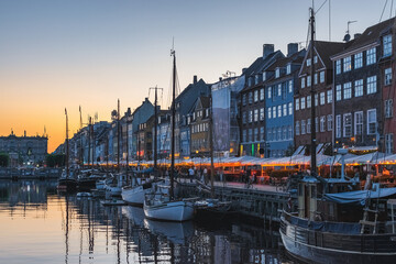 Fototapeta premium beautiful sunset over Nyhavn in Copenhagen, Denmark