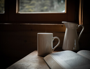 Frischer Kaffee und ein gutes Buch
