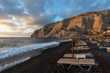 Alba sulla spiaggia di Kamari - Santorini