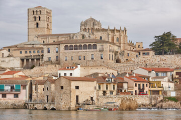 Fototapeta na wymiar Zamora romanesque cathedral and Duero river. Castilla León, Spain
