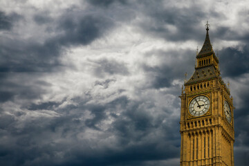 Fototapeta na wymiar Big Ben on a background of storm clouds. Concepts of trouble ahead, stormy times for London. and the UK.