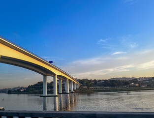 bridge over the Douro River in Porto, Portugal. photo during the day.