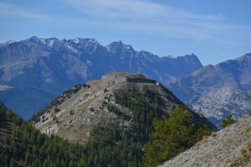 Fototapeta na wymiar Fortress on the french alps