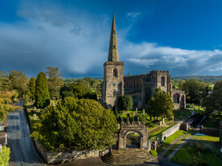 Fototapeta premium St Mary’s Church and 2000 year old Yew Tree