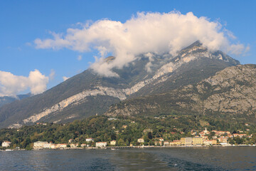 Wunderschöner Comer See; Blick auf Cadenabbia mit Monte di Tremezzo (1700m)