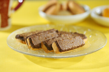 chocolate vanilla biscuits