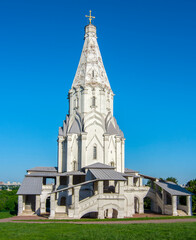 Fototapeta na wymiar Church of the Ascension in Kolomenskoye park, Moscow, Russia