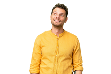 Brazilian man over isolated chroma key background thinking an idea while looking up