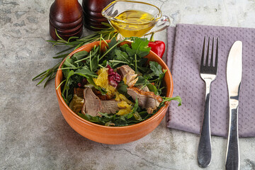 Salad with roasted duck and orange
