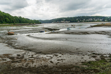 Ebbe in der Bucht von Morlaix, Bretagne