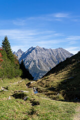 Fototapeta premium Beautiful landscape with summits high up in the mountains