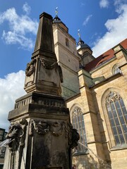 Fototapeta na wymiar Obeliskenbrunnen an der Stadtkirche Bayreuth