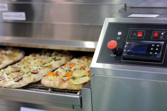 industrial conveyor pizza oven
