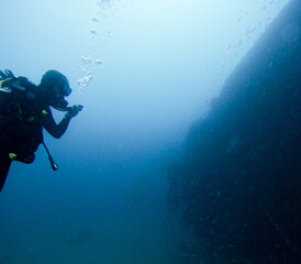 diver controlling his buoyancy