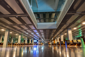 inside the Zurich airport atrium on a night with no passenger traffic.  September 2023. - obrazy, fototapety, plakaty