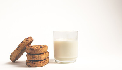 glass of milk and cookies