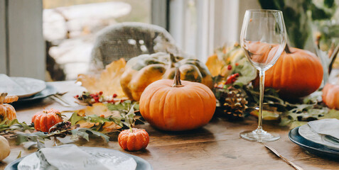 Obraz na płótnie Canvas thanksgiving dinner table decorated for fall 