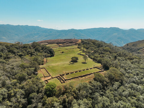 El Fuerte de Samaipata, sitio arqueol&oacute;gico de Santa Cruz de la Sierra, Bolivia. La piedra tallada m&aacute;s grande del mundo. 