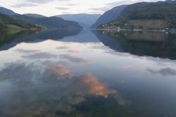 Obraz premium ブラカネスホテルから見るハダンゲルフィヨルド