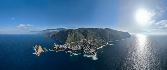 Porto Moniz - Madeira, Portugal © demerzel21