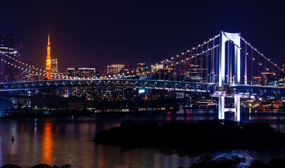 Fototapeta na wymiar Tokyo Bay with the Rainbow Bridge, Odaiba, Tokyo, Japan at night