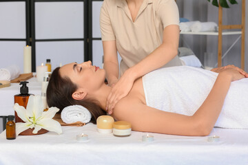 Obraz na płótnie Canvas Young woman getting massage in spa salon