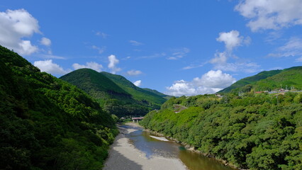 Fototapeta premium 川と空と山