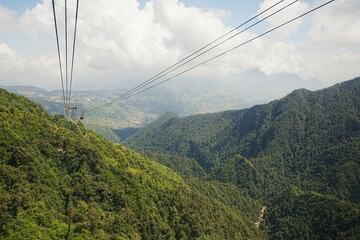 Fototapeta na wymiar Fansipan Cable Car and Mountains in Sapa, Vietnam - ベトナム サパ ファンシーパン ケーブルカー