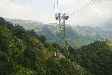 Fansipan Cable Car and Mountains in Sapa, Vietnam - ベトナム サパ ファンシーパン...