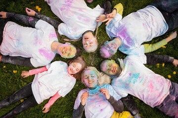 Fototapeta premium Group of happy people celebrating Holi 