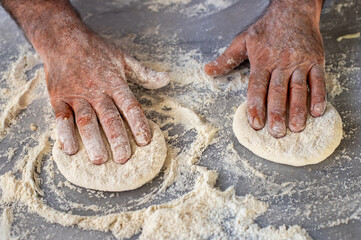 Preparing and baking dough for bread 