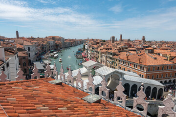 Le canal de Venise vu depuis la terrasse de Fondaco dei Tedeschi.	