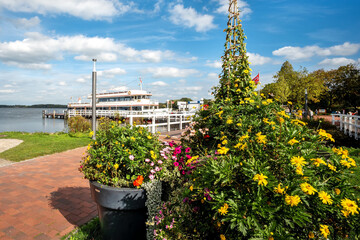 Bad Zwischenahn, Ammerland. Spa park and idyllic promenade with jetty and ship at the Zwischenahn...