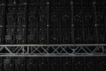 Rückseite einer LED Bühnen Projektionswand zusammengebaute Elemente mit Aluminium Trasse.