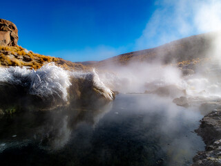 Geyser del Tatio, terceiro maior campo geotermico do mundo situado na cordilheira dos andes no...